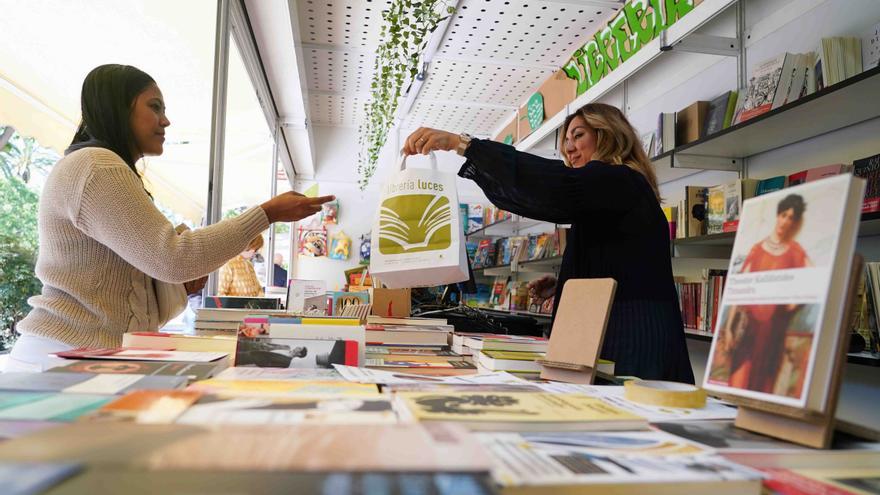 Javier Castillo y Paul Auster, los más vendidos en una Feria del Libro de Málaga en plena forma