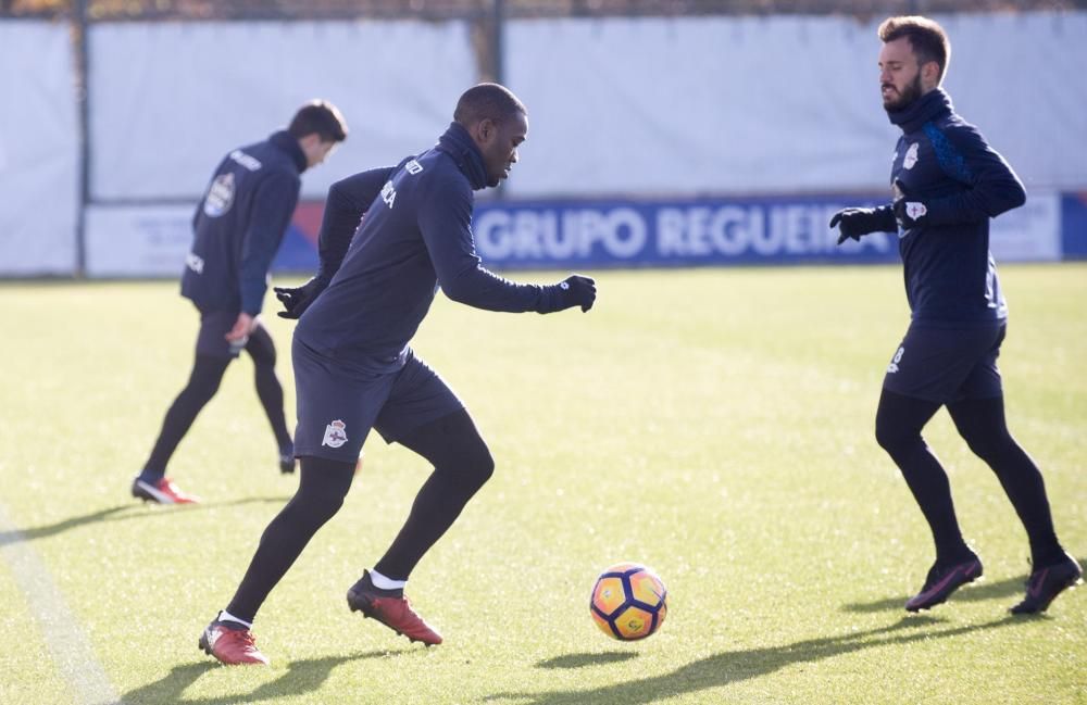 Gaël Kakuta trabajó esta mañana en Abegondo por primera vez desde su incorporación al Deportivo, donde jugará cedido hasta final de temporada.