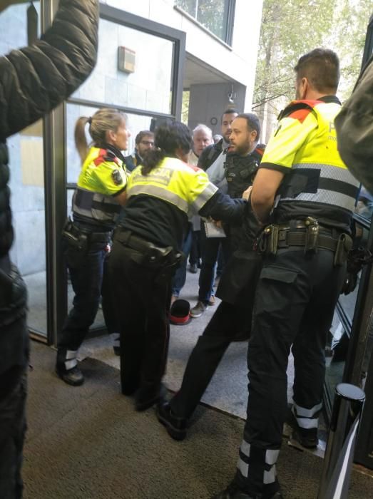 Tensió als jutjats de Girona quan més de 100 persones s'han volgut «autoinculpar»