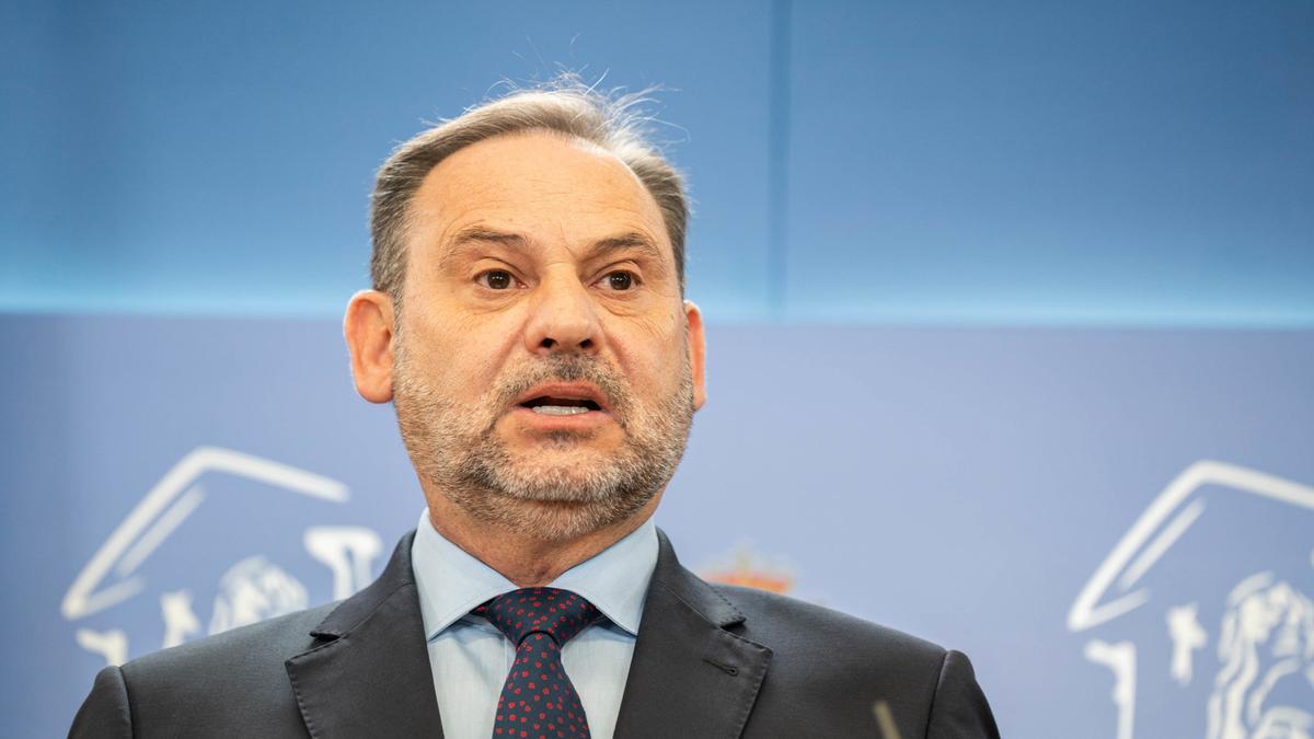 El diputado del Grupo Mixto José Luis Ábalos, durante una rueda de prensa, en el Congreso de los Diputados, a 24 de julio de 2024, en Madrid (España).