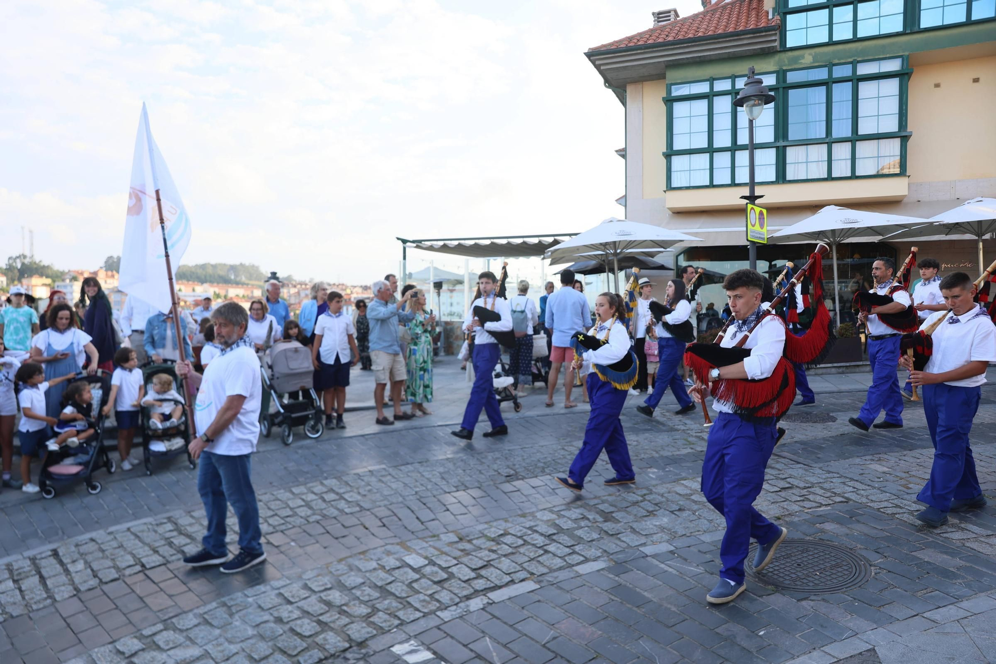 EN IMÁGENES: La procesión de "la llamada de la mar" en el Carmen de Luanco