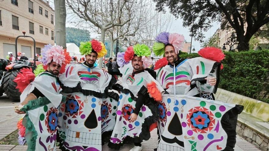 La falla Anna Sanchis logra el primer premio en la cabalgata de Alzira
