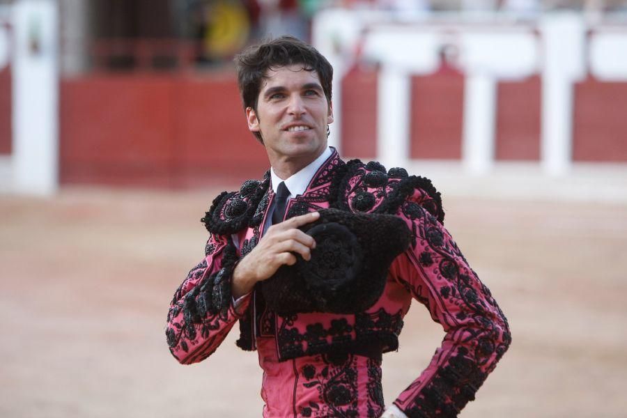 Toros en San Pedro: Cayetano, por la puerta grande