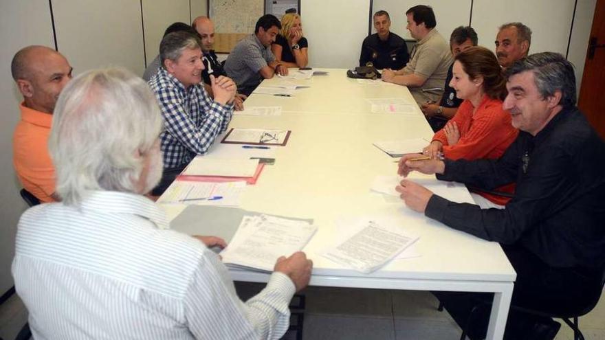 García Legísima en una reunión de 2015 sobre las pagas extras con representantes sindicales. // R. V.