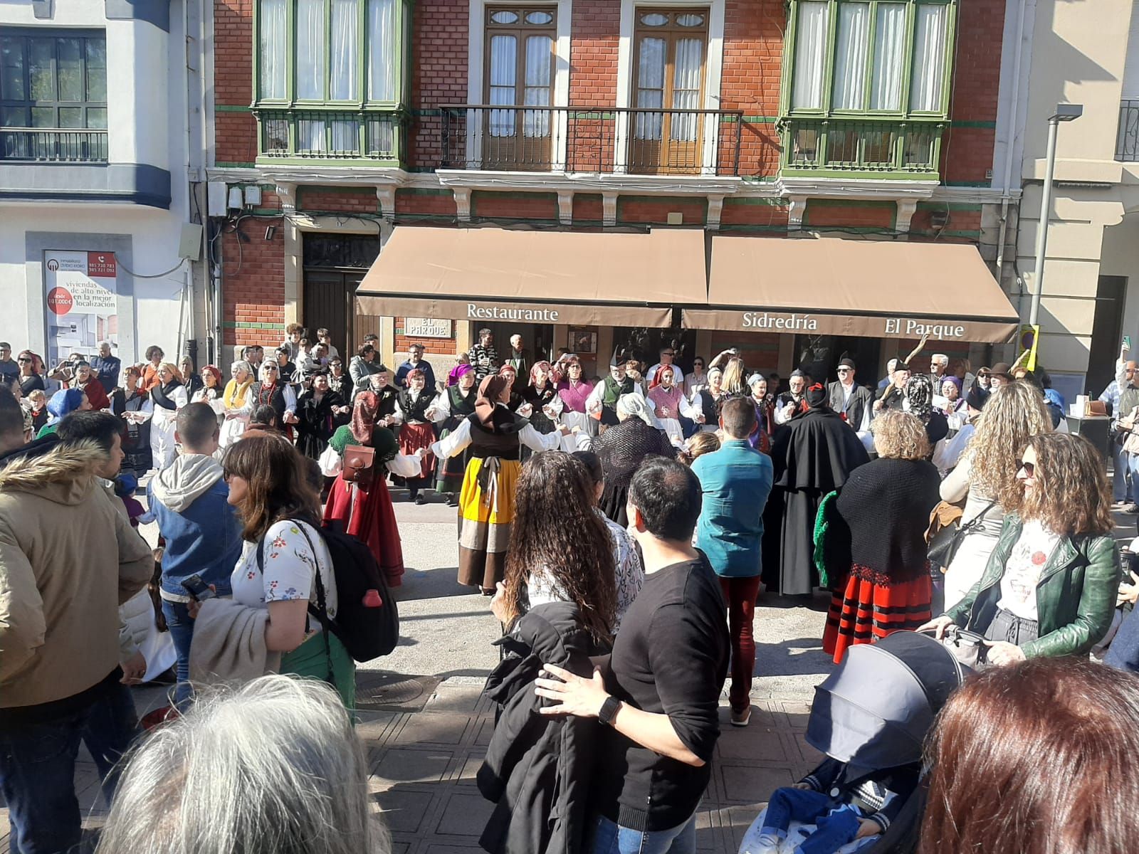 La danza prima de los Güevos Pintos, en imágenes