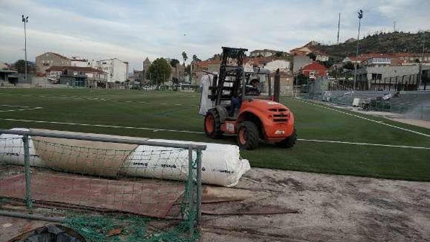 El terreno de juego está listo y falta la pista de atletismo que lo rodea.