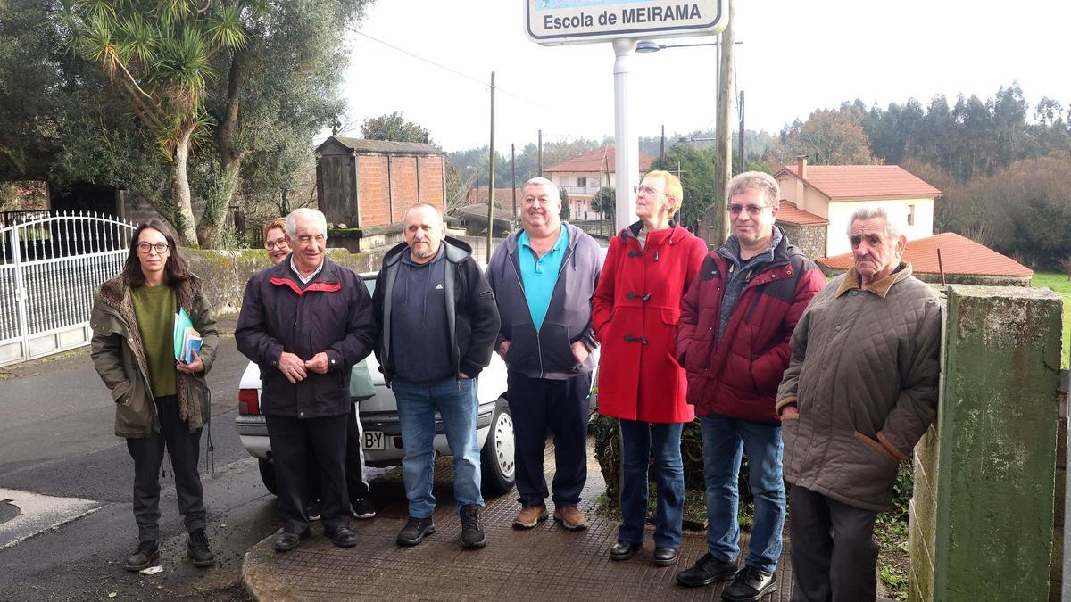 Vecinos afectados por el suministro eléctrico en Meirama