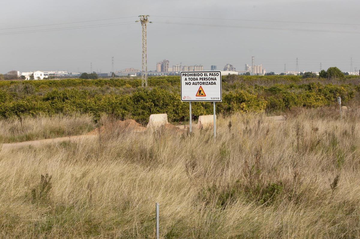 Suelo donde irá la gigafactoría de baterías del grupo Volkswagen.