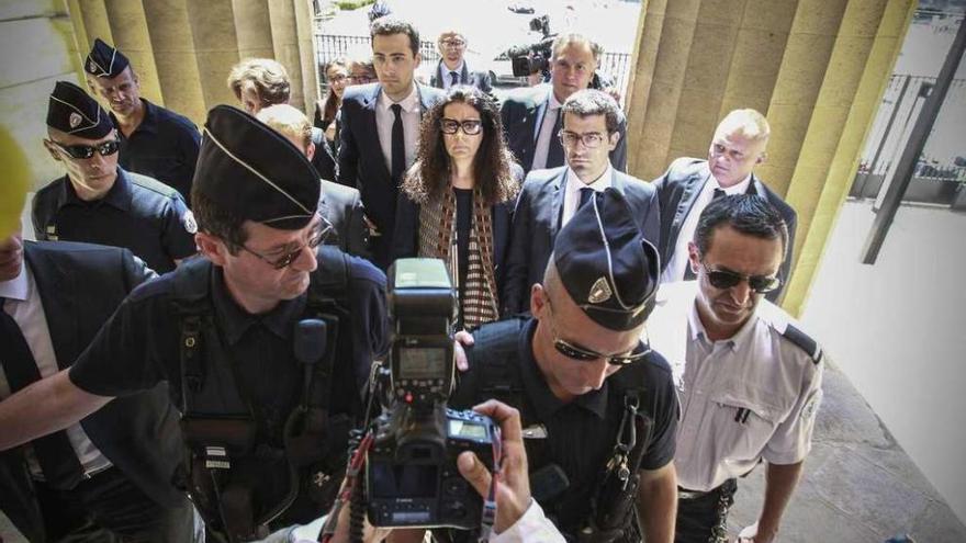 Françoise Bettencourt-Meyers, hija de Liliane, ayer, a su llegada al tribunal.
