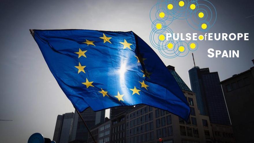 Pulse of Europe zeigt auf Mallorca Flagge für den Kontinent