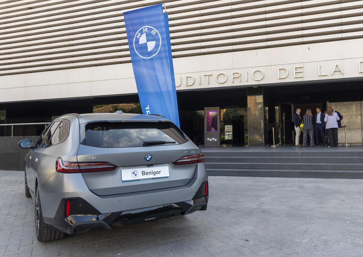 El BMW i5 combina representación, tecnología y sostenibilidad enun mismo vehículo.