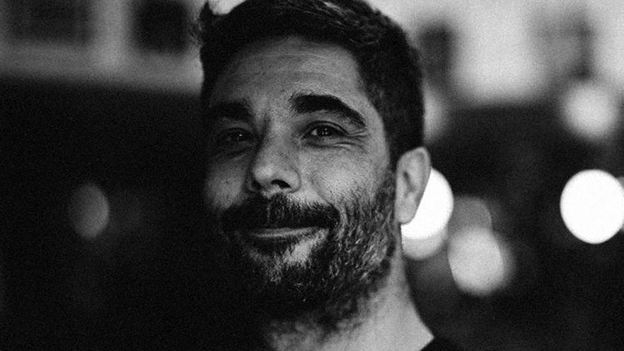 Edu Baos (reinterpreta la música de &#039;Tesis&#039; en Zaragoza): «Para mí, hacer música es disfrutar, divertirse y sufrir mucho»