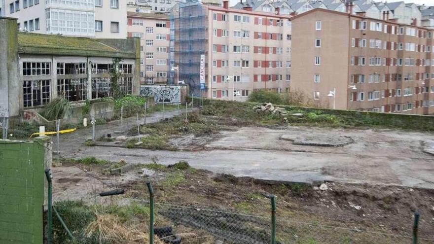 Parte de la parcela de la antigua comandancia en la que se demolió un edificio en ruinas.