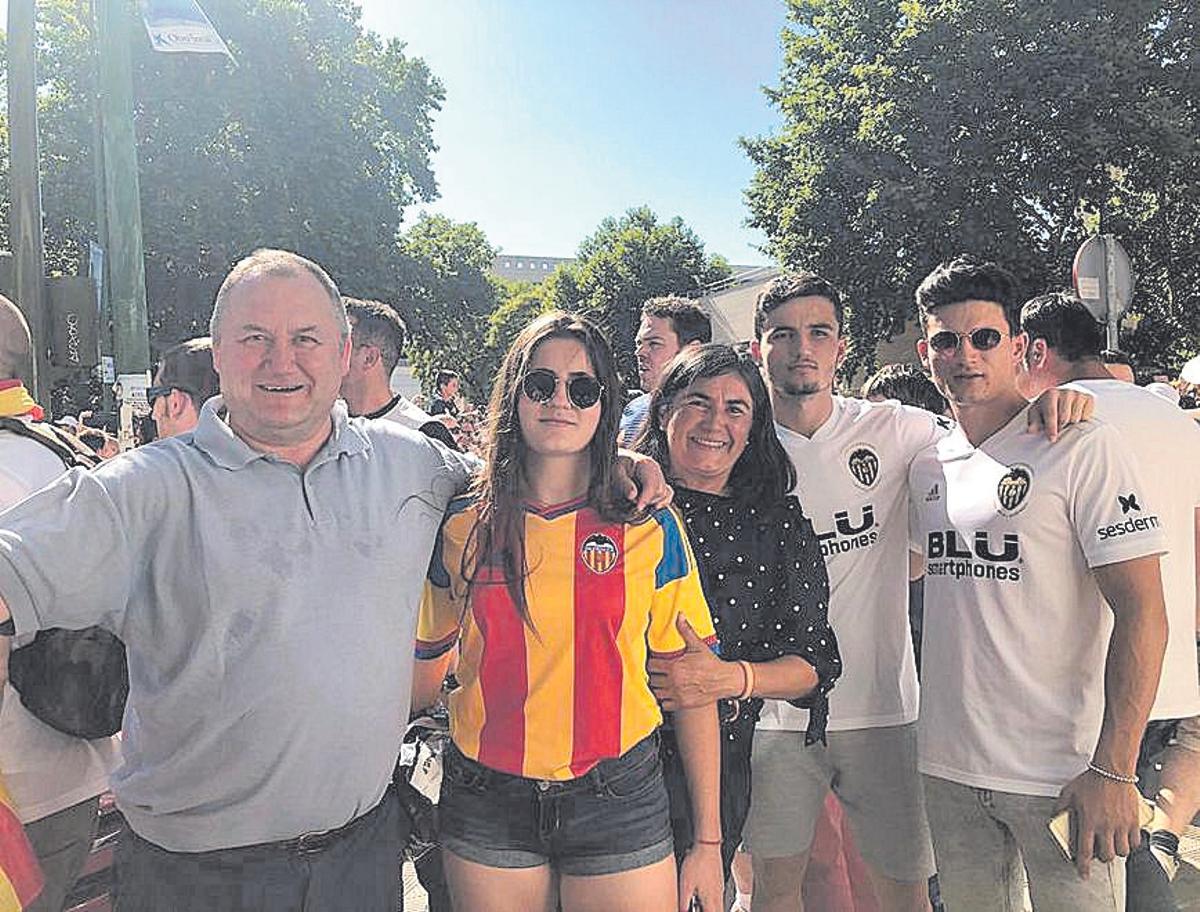 La familia de Guillamón disfrutando de Sevilla antes de la final de Copa de 2019