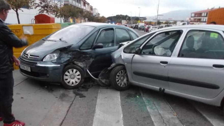 Així van quedar els dos vehicles després del xoc.