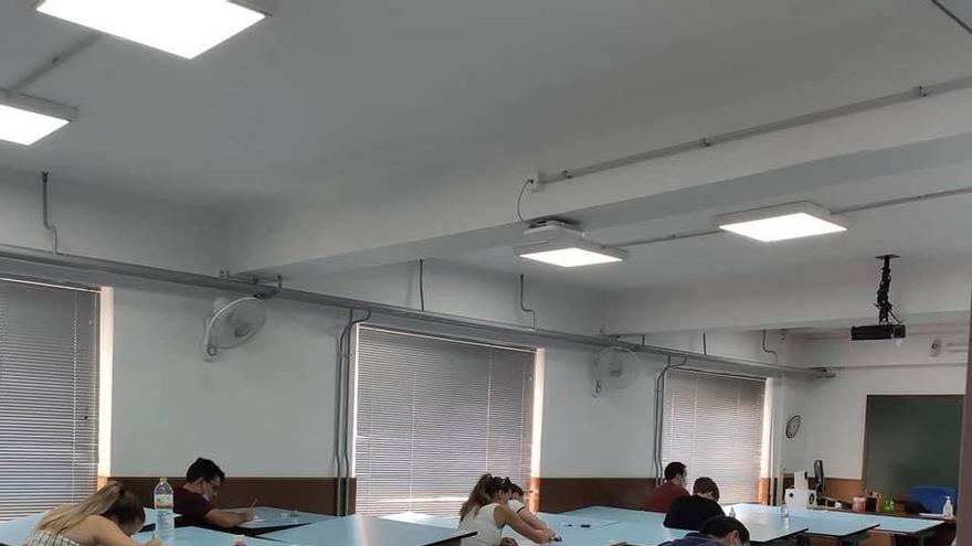 Alumnos del colegio Jesuitinas, en julio, durante una sesión en un aula