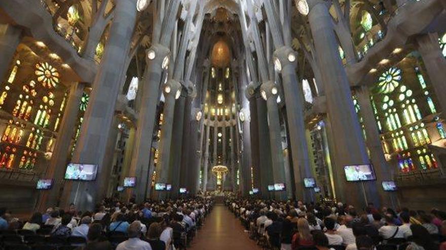 La basílica ideada per Antoni Gaudí va acollir ahir la celebració religiosa per les víctimes dels atemptats