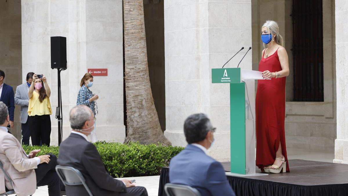 Elías Bendodo preside la inauguración de la sala Eugenio Chicano del Museo de Málaga.