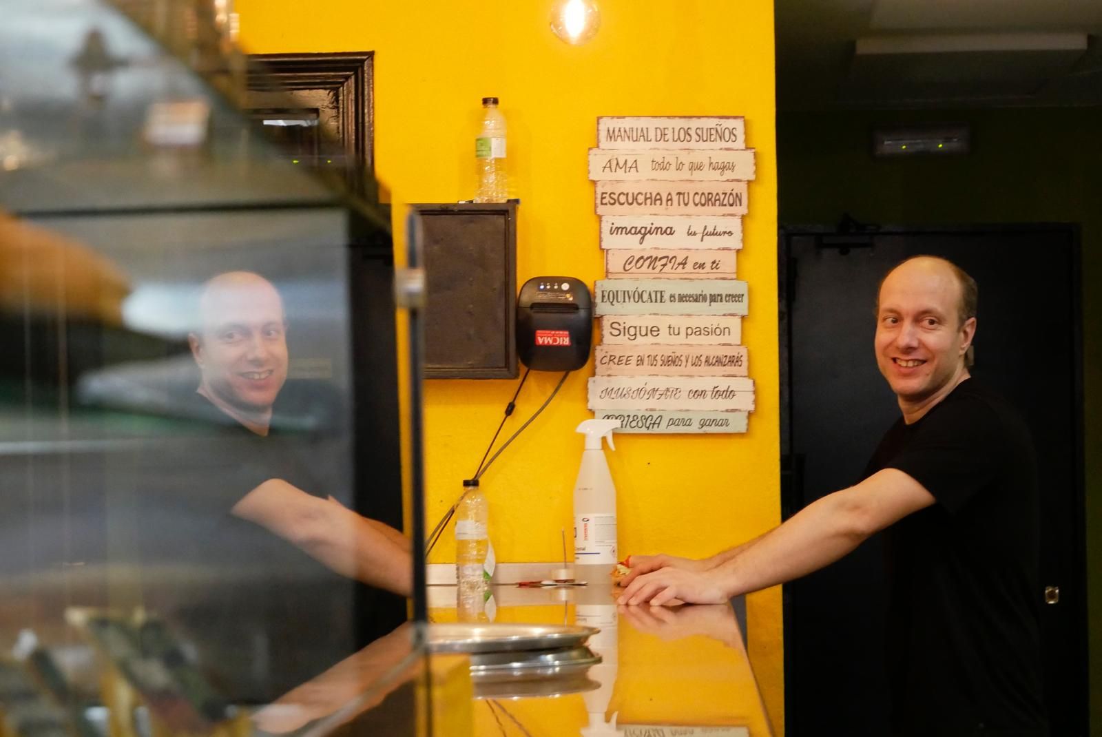 En imágenes | La Revuelta, el bar de San José que llegó antes que Broncano  y que gusta aún más a los zaragozanos - El Periódico de Aragón