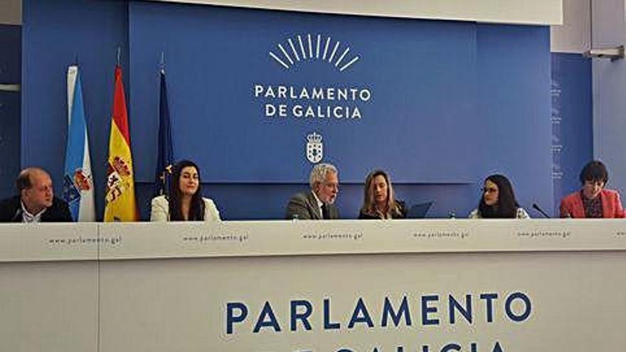 Imagen de la firma del acuerdo entre Unicef y los grupos parlamentarios gallegos.