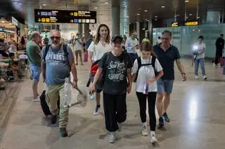 Regresan a España todos los turistas evacuados de Etiopía: "Hemos pasado mucho miedo y sentido abandono"
