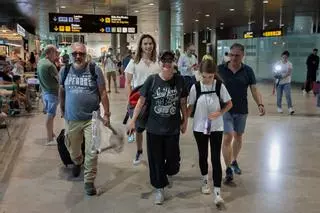 Turistas atrapados en Etiopía, ya en Valencia: "Hemos pasado mucho miedo y sentido abandono"