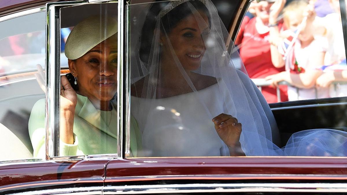 Meghan Markle llega con su madre