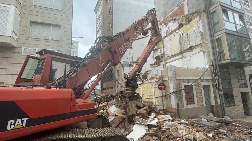 Demolición del edificio de la calle Tui