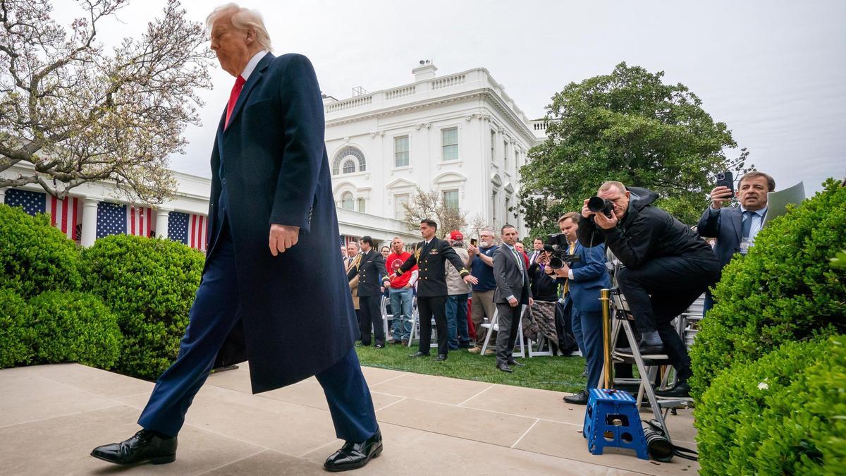 Donald Trump abandona el Rose Garden de la Casa Blanca tras presentar las subidas de aranceles