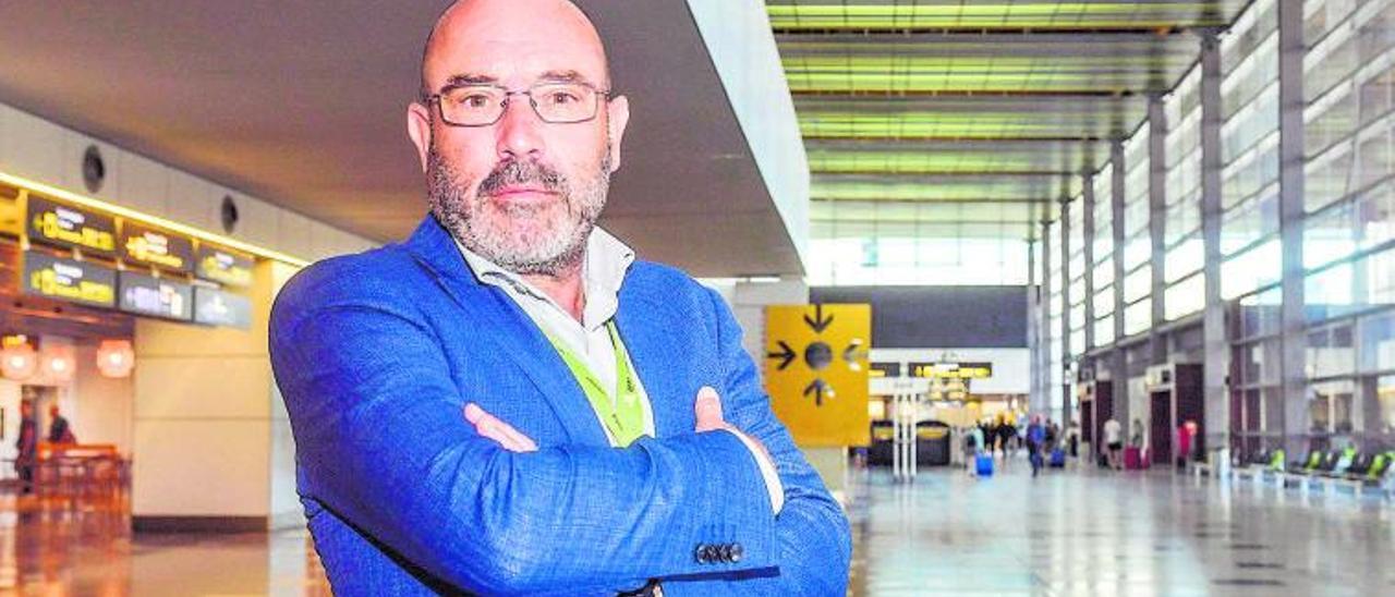 Mario Otero, nuevo director de Madrid-Barajas, ayer en el aeropuerto de Gran Canaria. | |