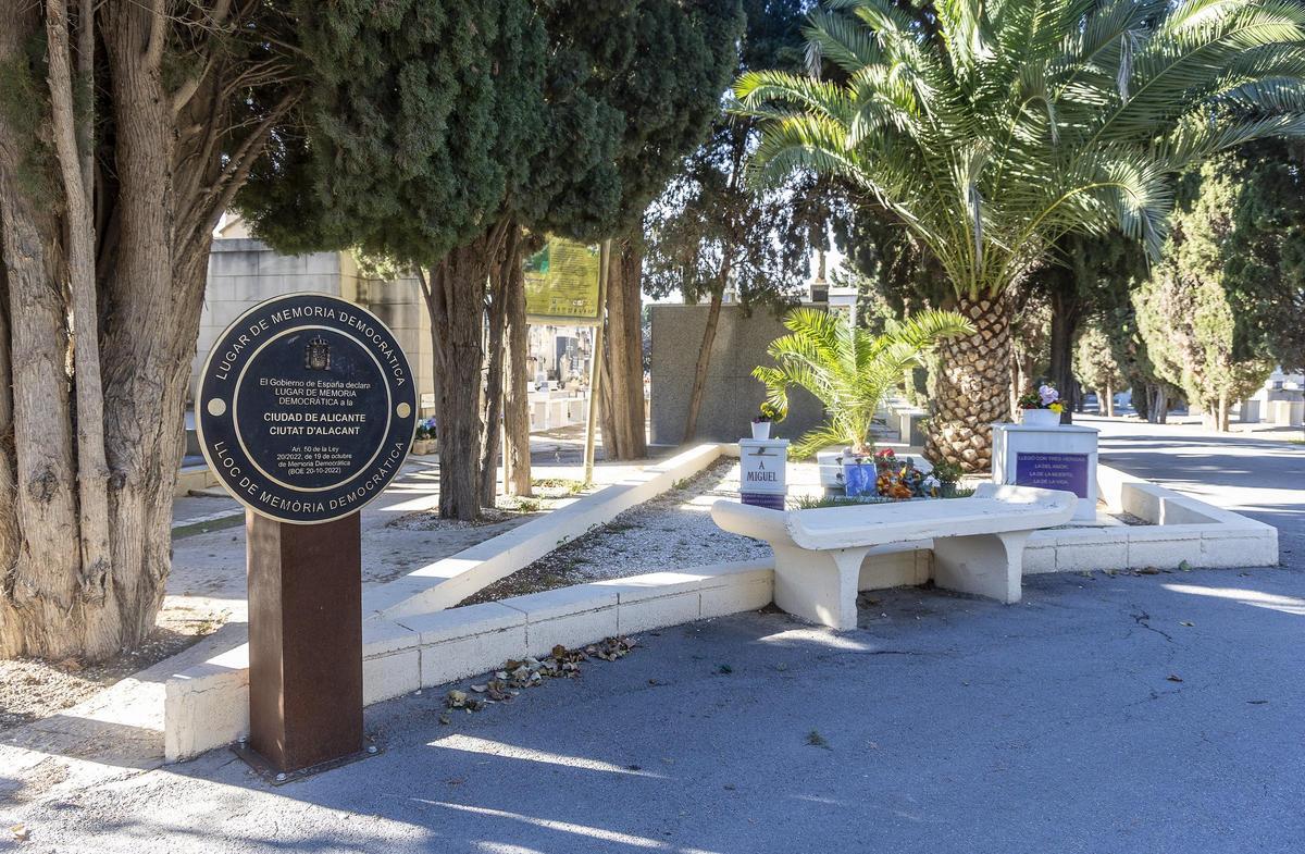 La única plaza que perdura en su ubicació es la del cementerio municipal.