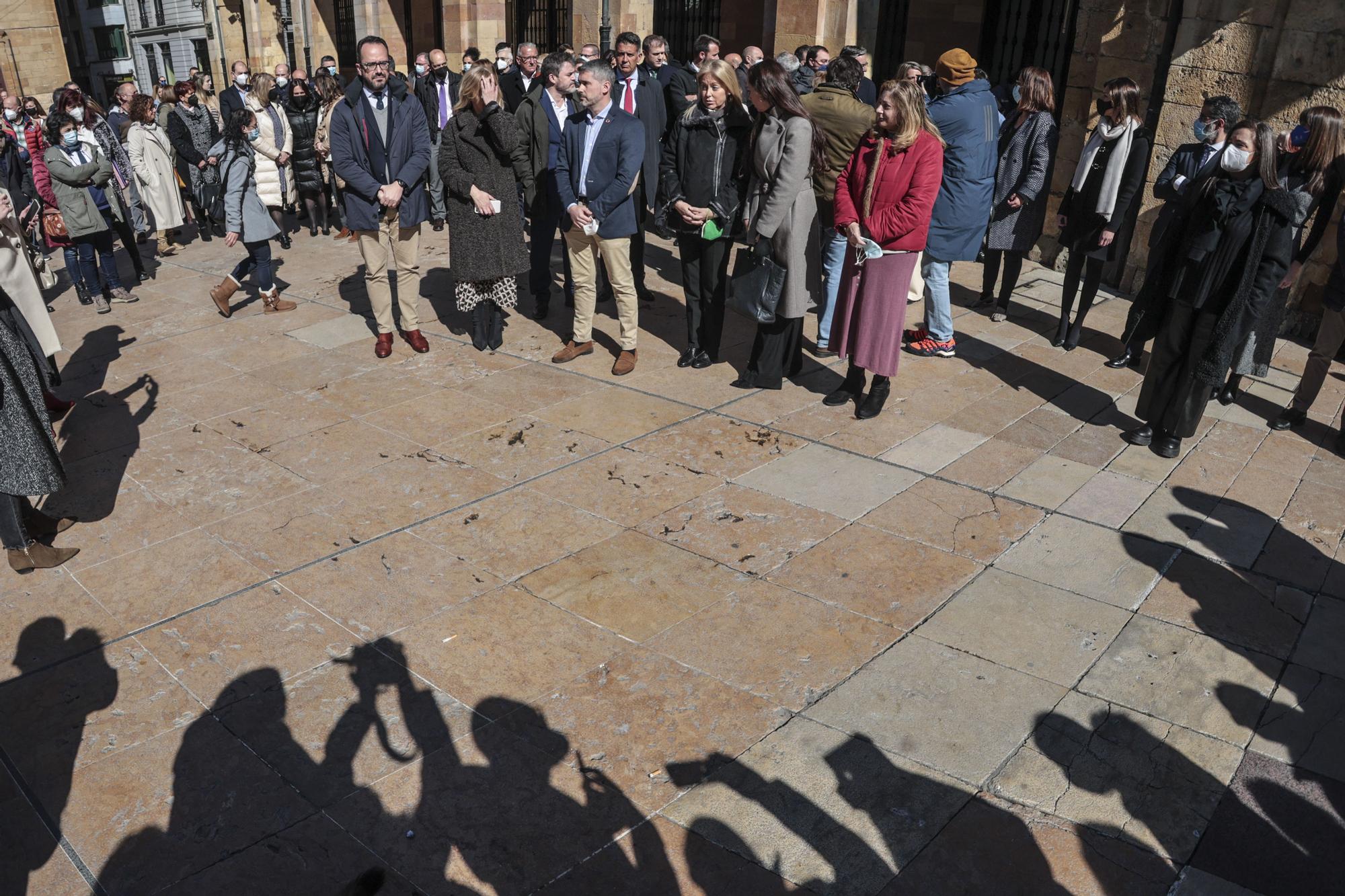 Homenaje en la plaza del Ayuntamiento a Érika Yunga, la menor de 14 años asesinada en Oviedo