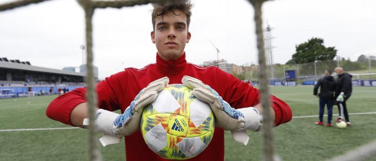 Hugo Escobar, ayer en el campo edl Covadonga antes del entrenamiento. | Luisma Murias