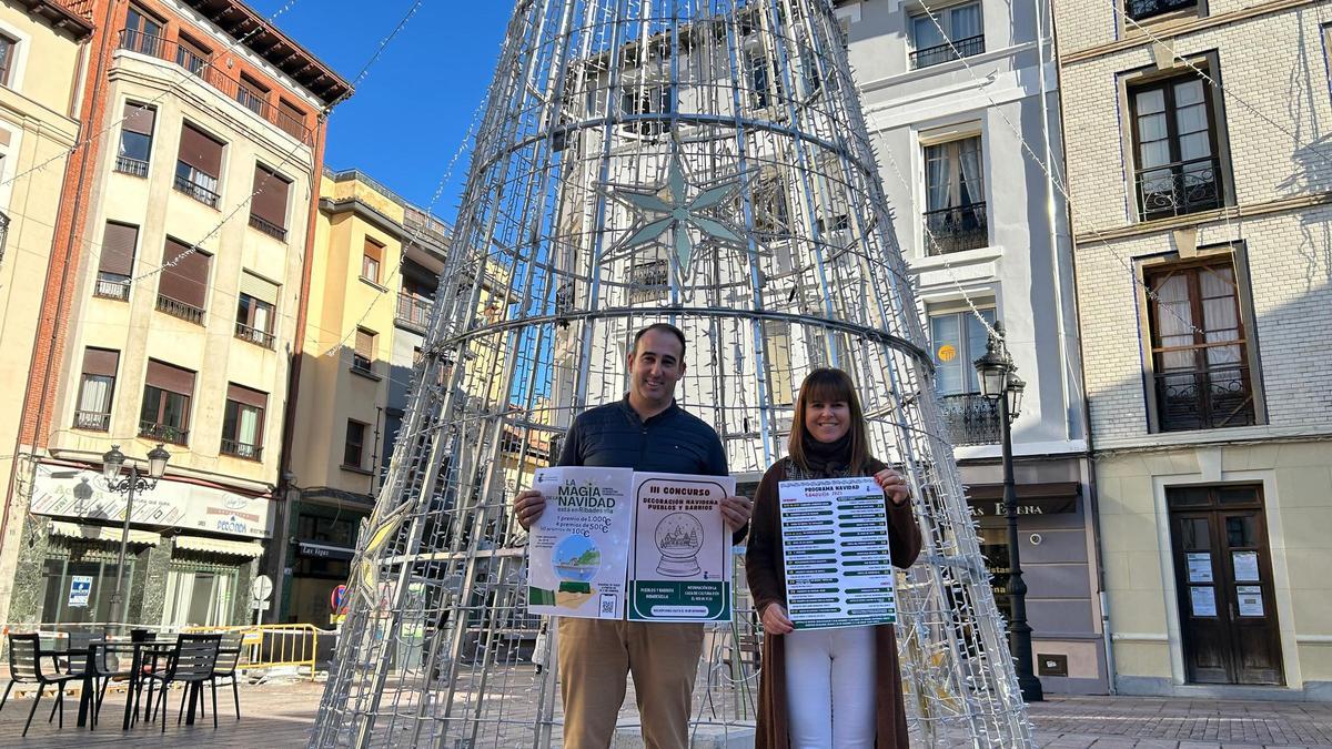 Pablo García y Leticia Cué presentan la programación navideña de Ribadesella