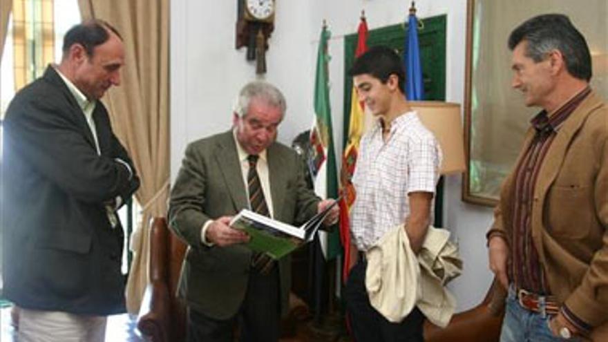 El alcalde propone un &quot;caluroso y sencillo&quot; homenaje a Jairo Miguel durante la corrida de la feria de mayo