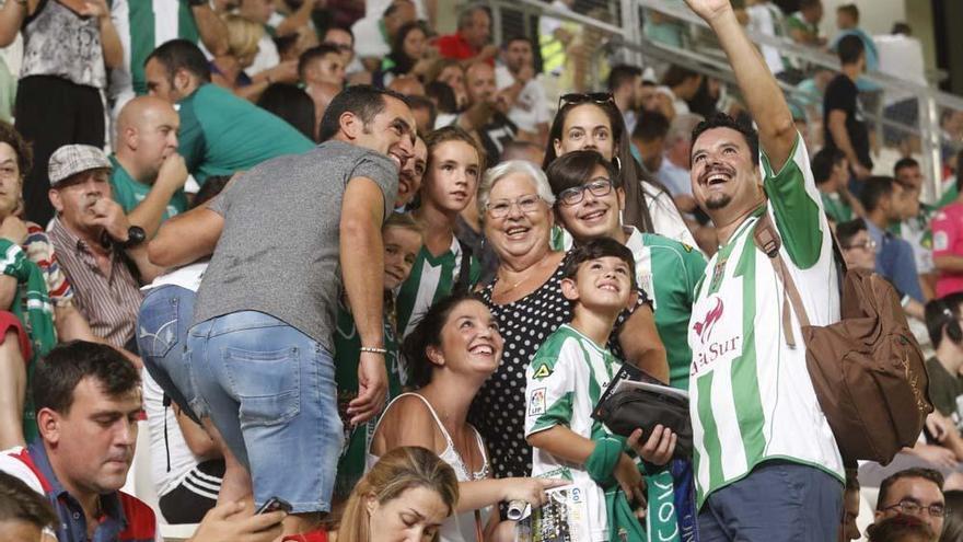 Coronavirus: un abrazo a los abuelos del Córdoba