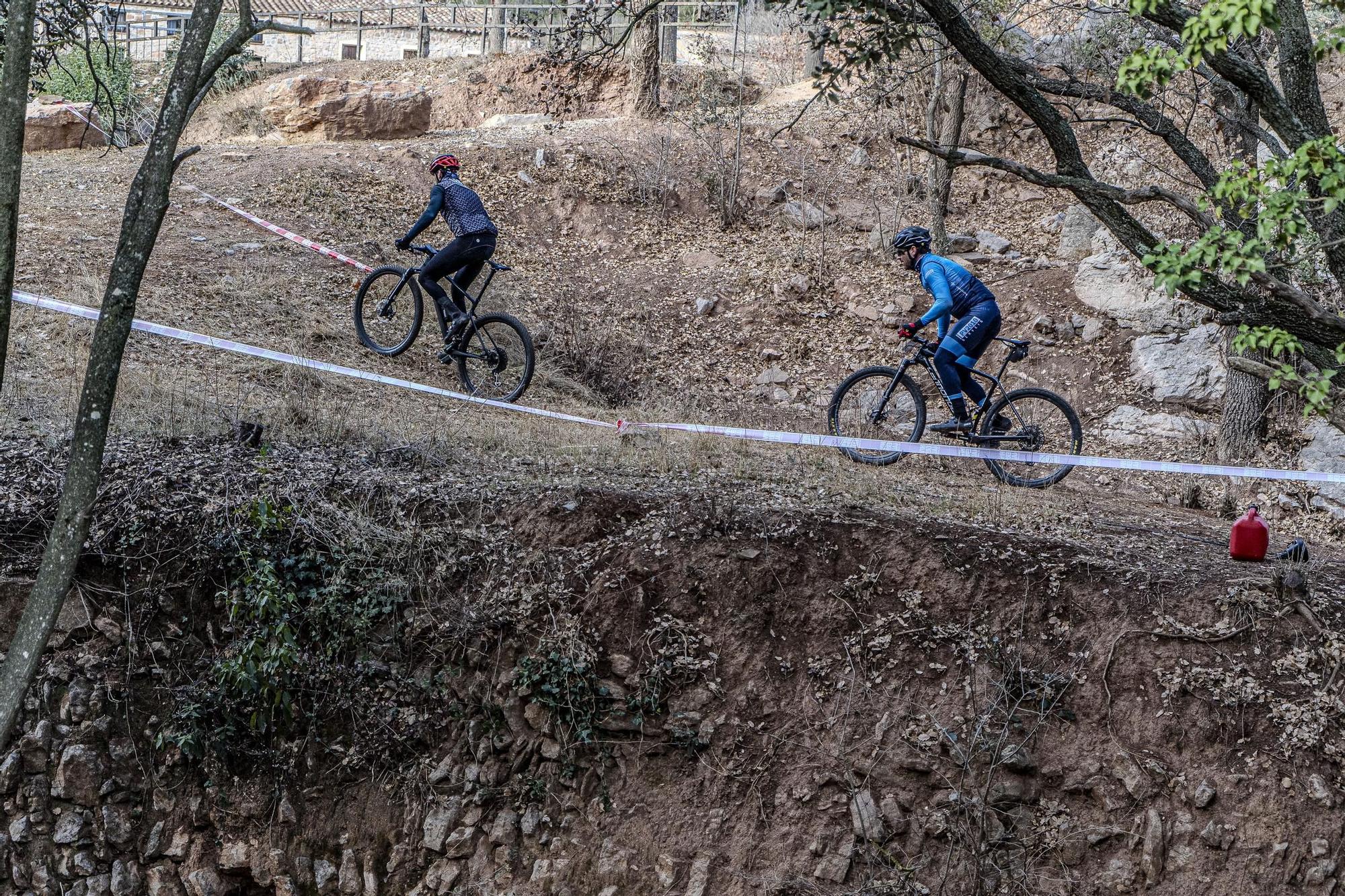 L'hivernal atrau 465 ciclistes als corriols del Bages