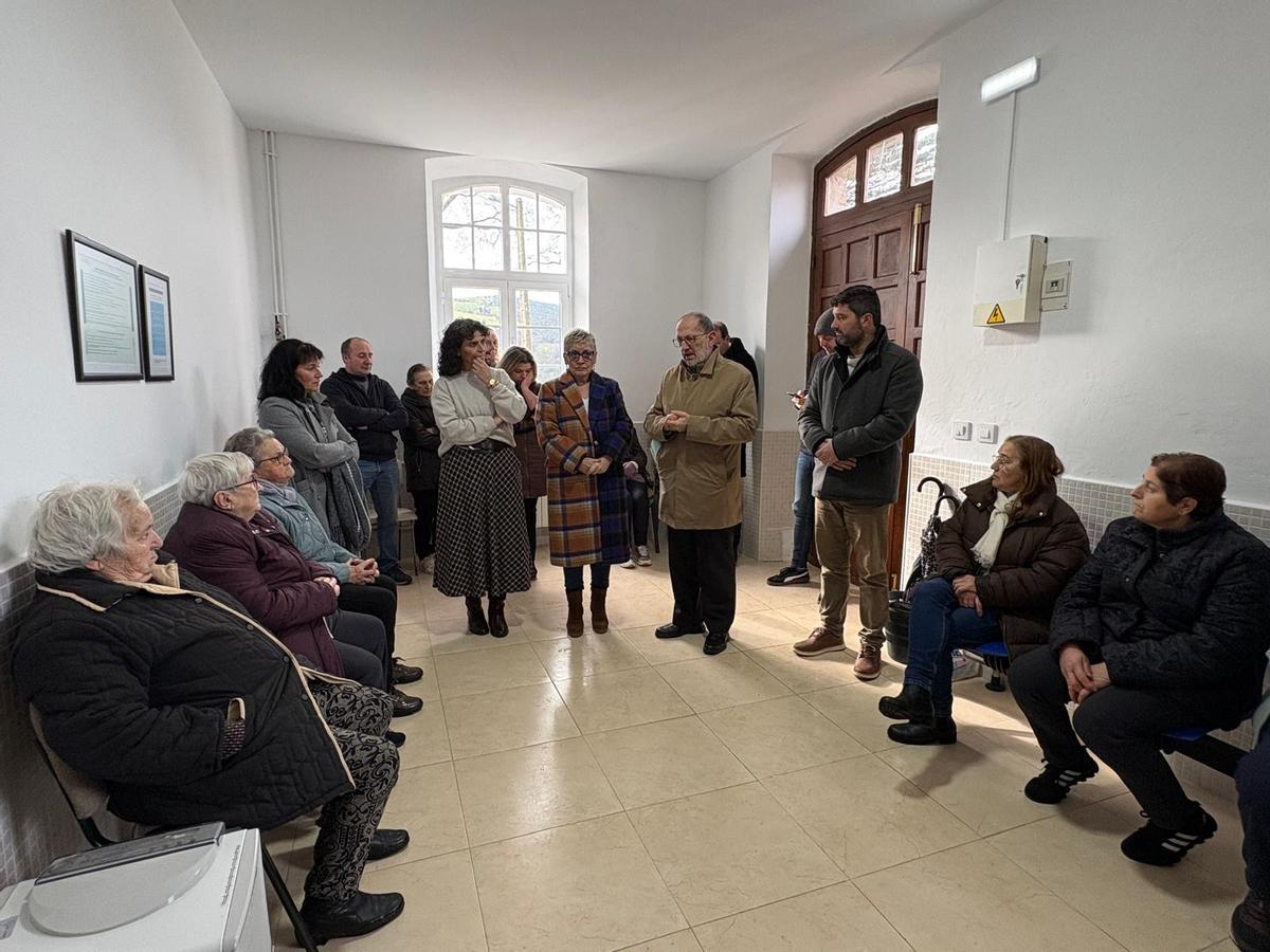 Un momento de la explicación de la reforma a los vecinos.