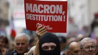 Miles de personas protestan en Francia contra Macron por el nombramiento de un primer ministro de derechas