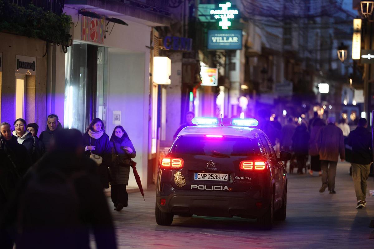 La policía Nacional en la calle Real