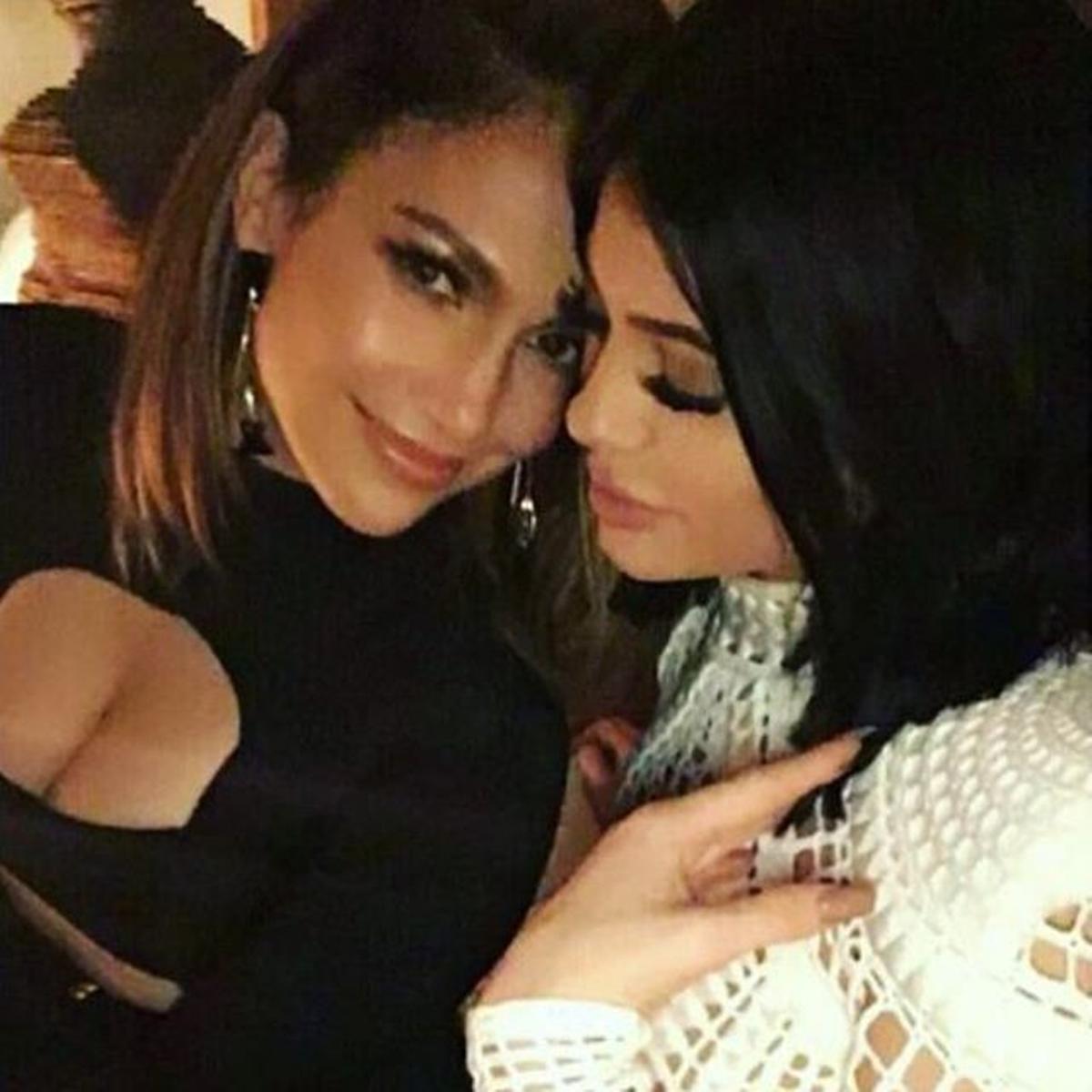 Jennifer Lopez con Kylie Jenner en Instagram