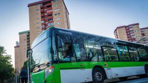 Un autobus urbano de LHospitalet de Llobregat, operado por Moventis.