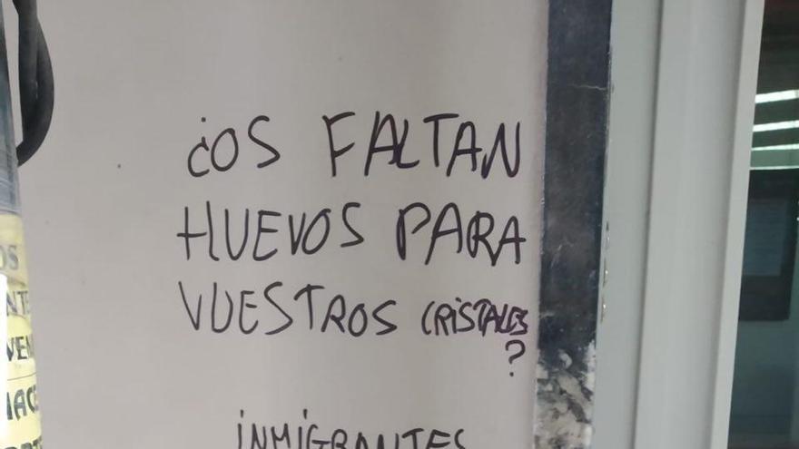 La sede de Vox Murcia aparece llena de pintadas