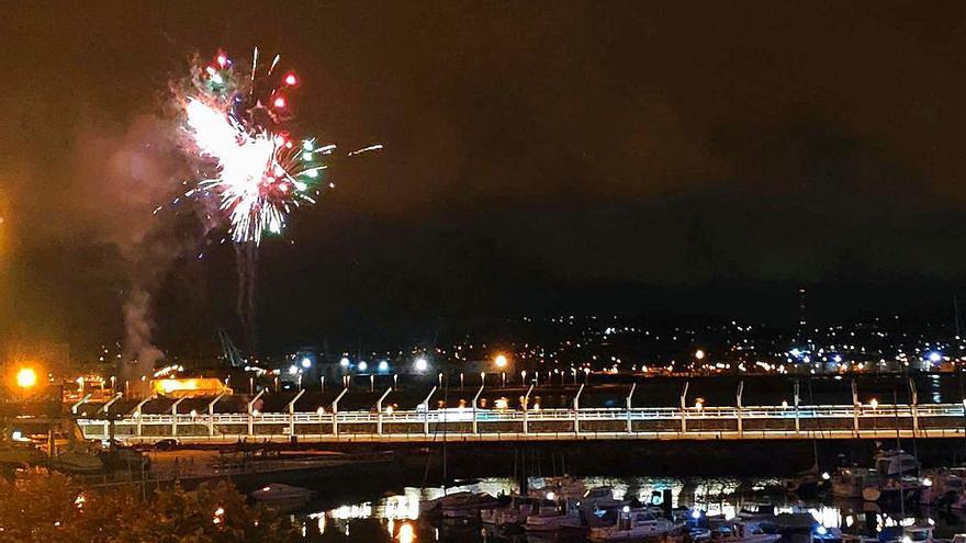 Espectáculo por sorpresa en el puerto deportivo a medianoche