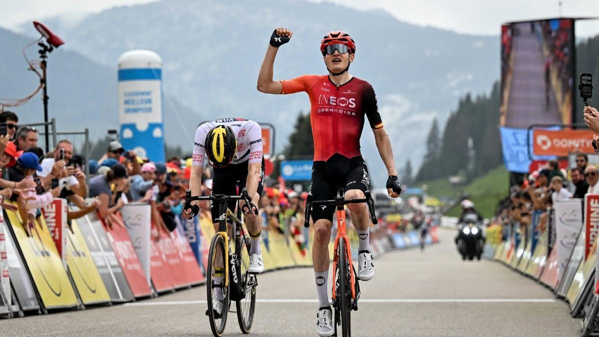 Carlos Rodríguez celebra su triunfo en la última etapa