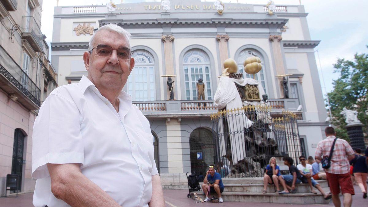 Pere Giró davant del Teatre Museu Dalí