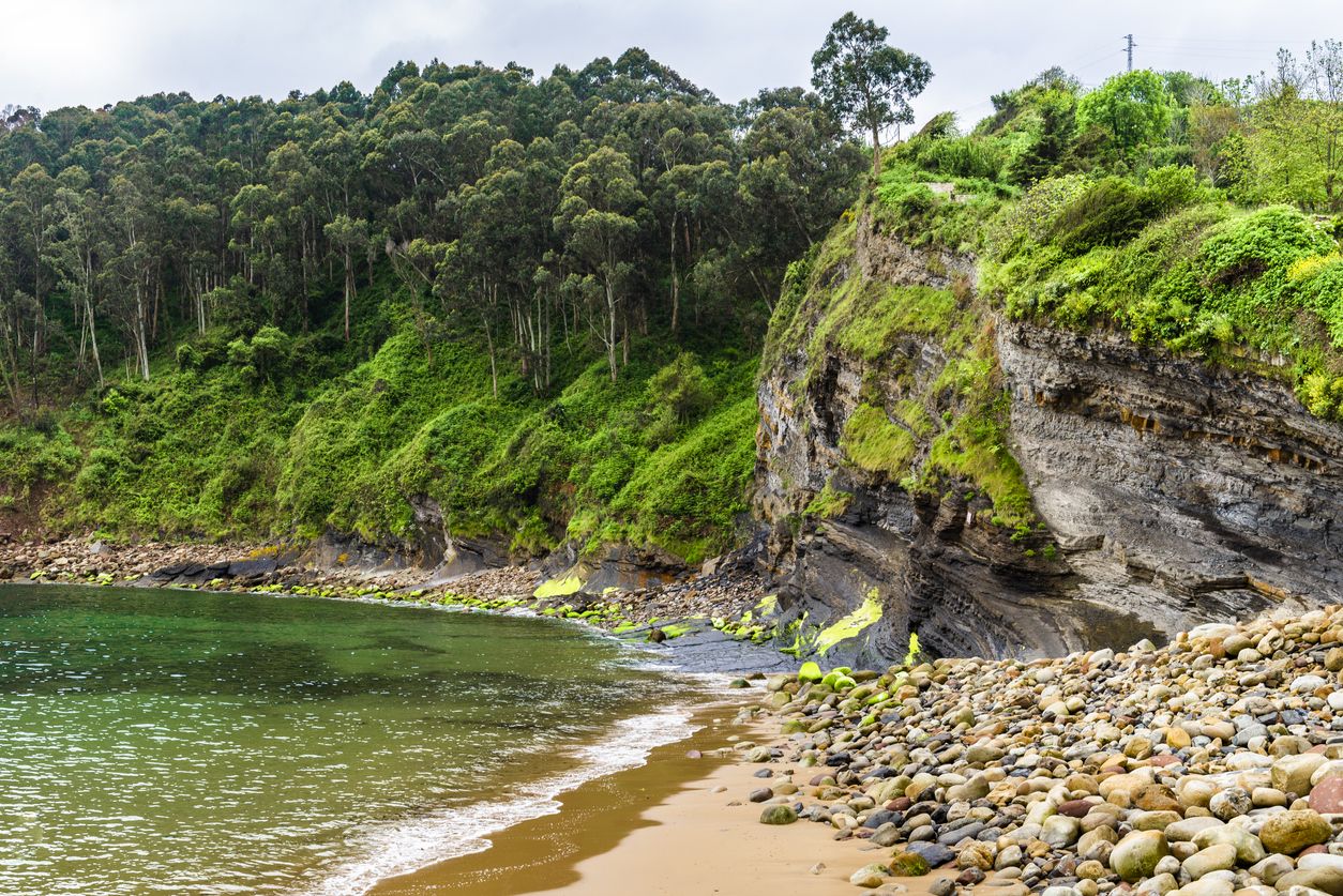 Playa en Tazones, Asturias.