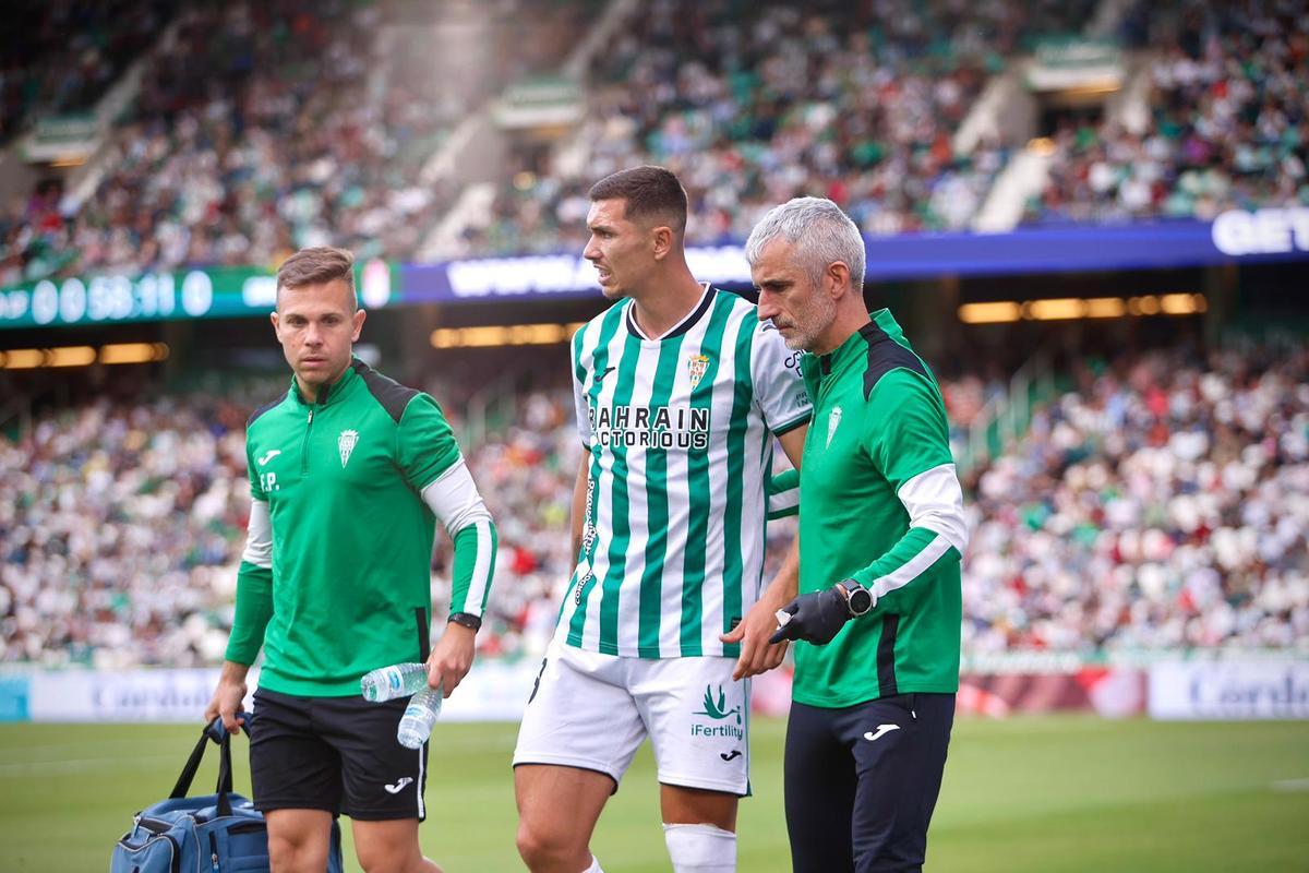Fuentes, tras ser sustituido en el Córdoba CF-Granada en El Arcángel.