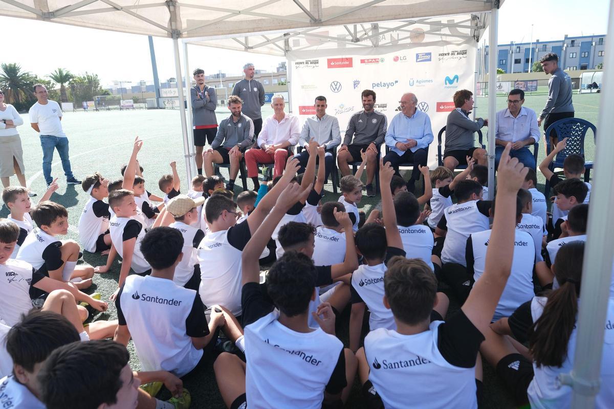 Comparecencia de Vicente del Bosque en el Campo del Doramas
