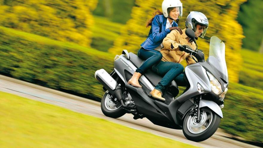 Suzuki Burgman 125 2014, prueba (conducción en ciudad y carretera)